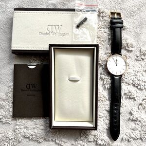 Daniel Wellington ladies watch, size 34mm, gold/black